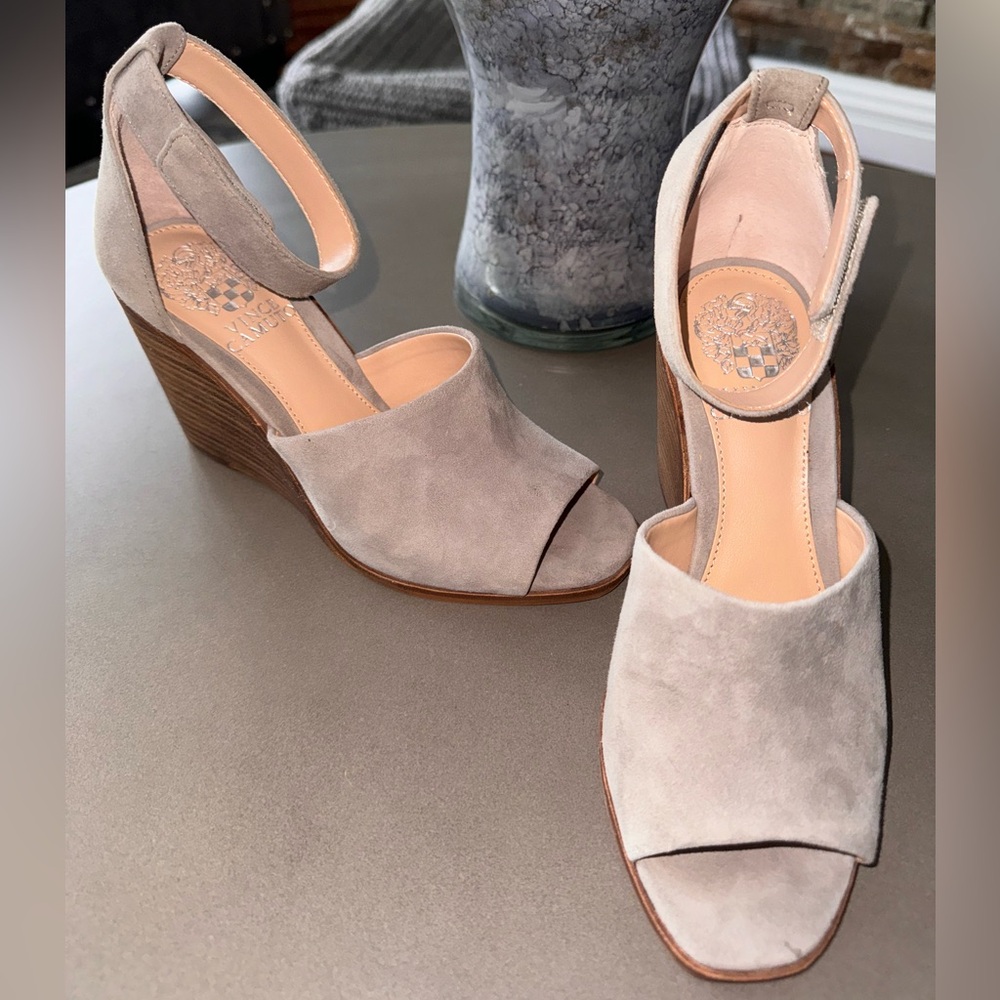 Vince Camuto Suede wedge sandal size 5M/35
